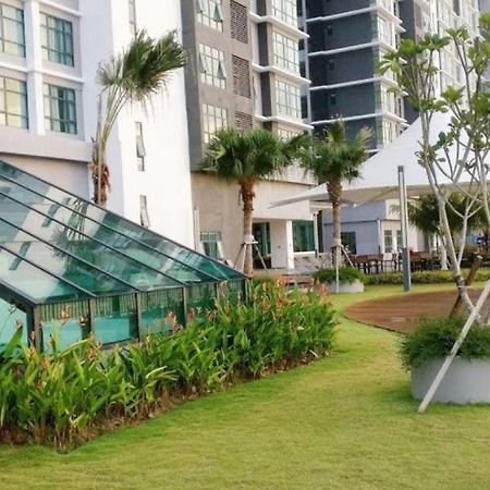 Cozy Seaview Studio At Imperium Residence Tanjung Lumpur Kuantan Exterior foto